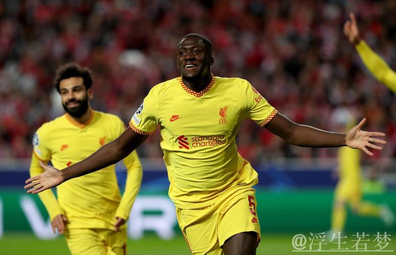 皇马欲以2000万至2500万欧求购科纳特,利物浦坚持5000万欧要价。 皇马欲以2000万至2500万欧求购科纳特,利物浦坚持5000万欧要价。